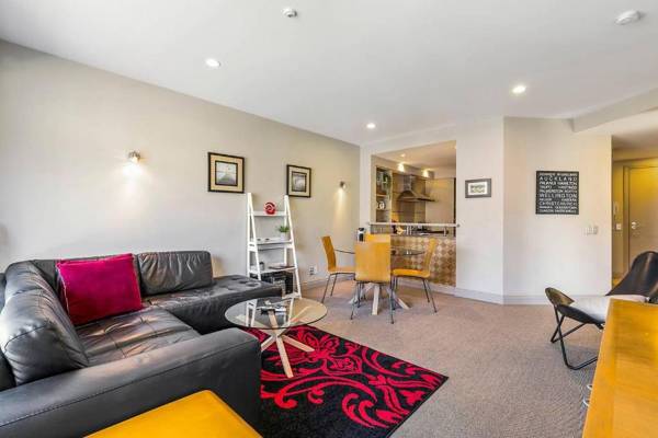 Enormous One Bedroom Beauty in CBD! Free Parking