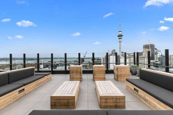 Modern CBD Apartment with Study! Great Location