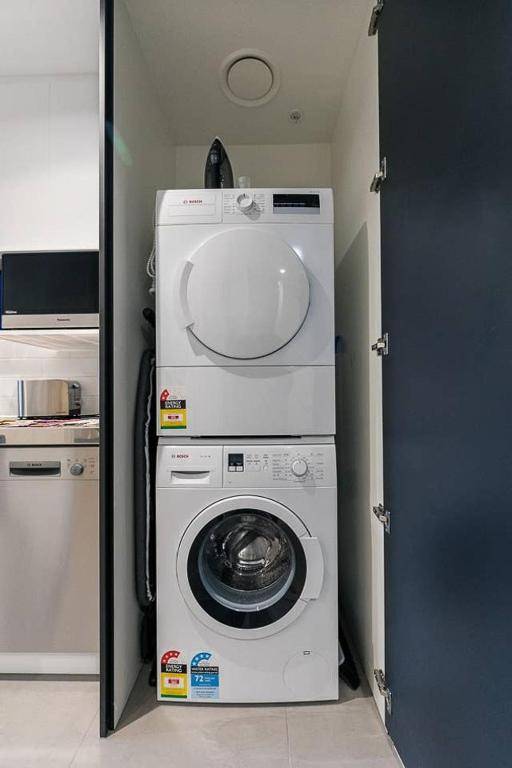 Beautifully Modern Brand New Central Apartment