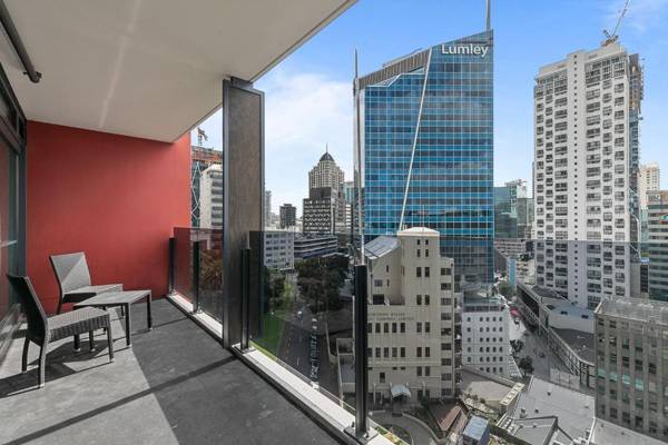 2 BR APT w/ Private Balcony + Netflix near Spark!