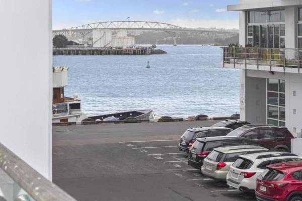 Chic 1 Bedroom Princess Wharf Apartment w/ AC