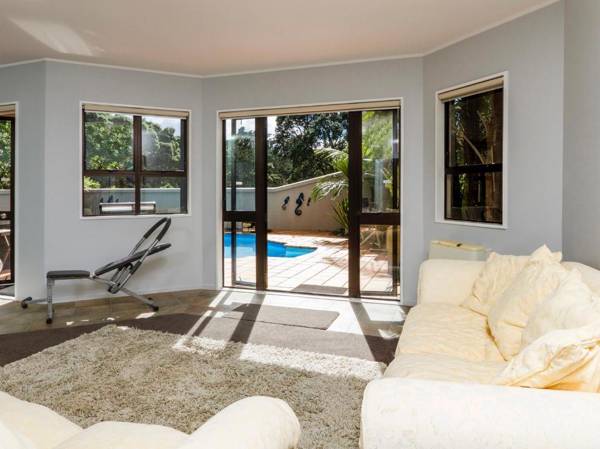 Beachside Holiday - Castor Bay Holiday Apartment