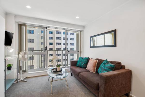 Lovely Two Bedroom Apartment Close to Sky Tower!