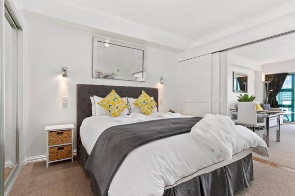 Luxurious Waterfront Apartment on the East side of Princes Wharf