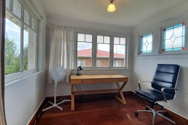 Workspace - Bright and Modern Oasis in Kingsland