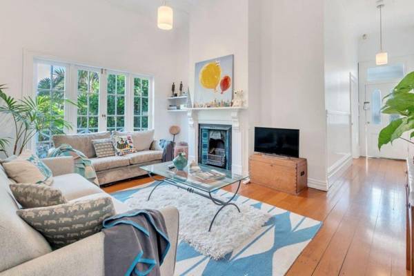 Classic 3BR Home Just Steps To Ponsonby Rd