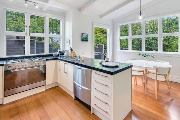 Classic 3BR Home Just Steps To Ponsonby Rd