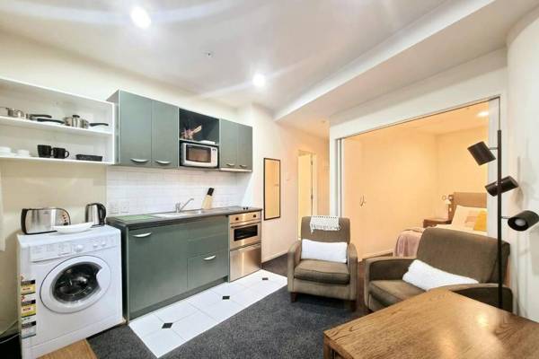 Bright & Cozy 1BR - Full Kitchen - Laundry & WiFi