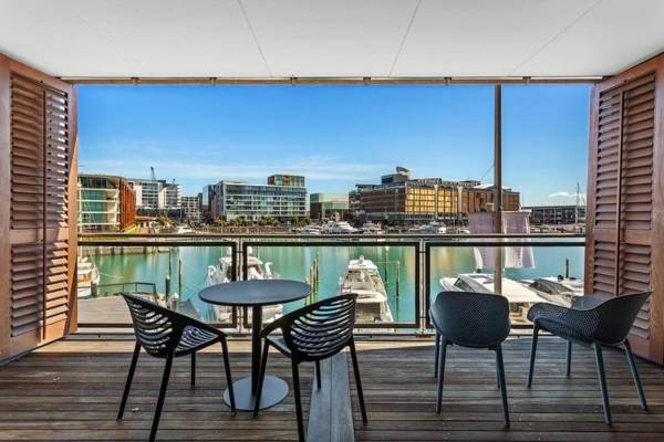 Lovely view apartment - free parking pool and gym