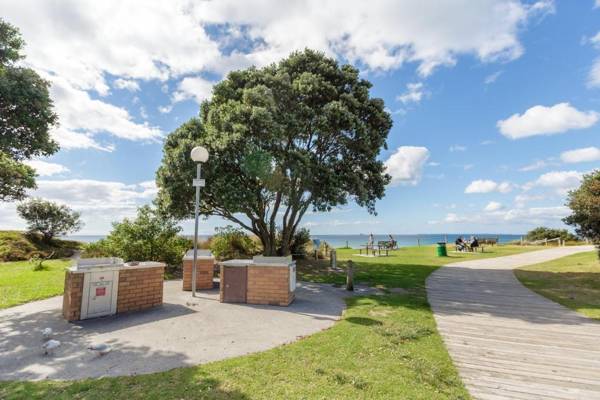 Modern Spacious Home on Popular Muricata Av - Enjoy Beach Surf & Sun