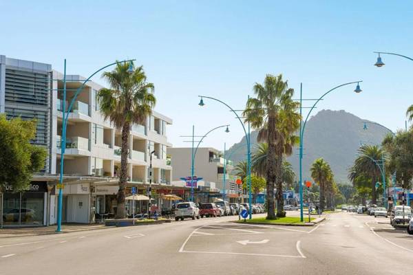 Awesome Downtown Location - park the car and walk to everything !