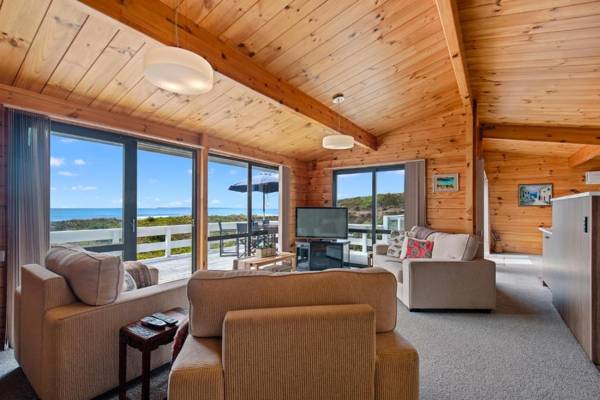 Oceanside Bach - Mount Maunganui Holiday Home