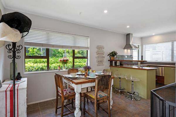 Bach Relax - Mt Maunganui Holiday Home