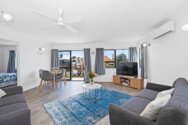 Mt Beach Retreat - Mt Maunganui Holiday Home