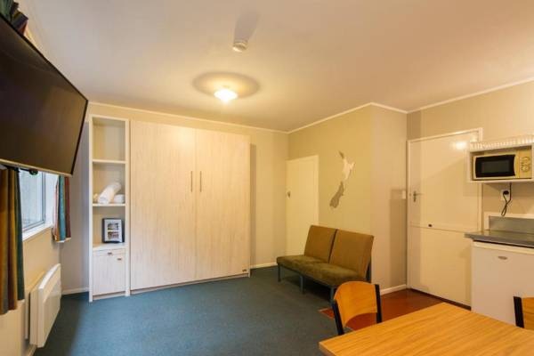 Pinewood Lodge and Apartments