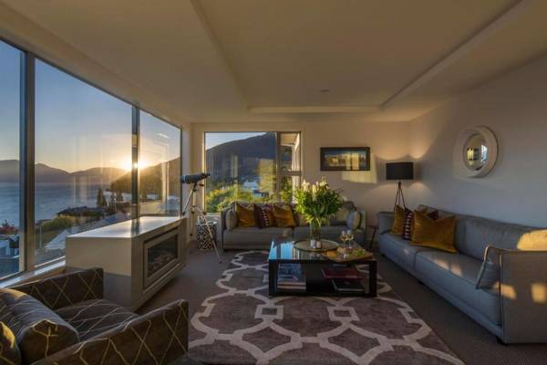 Lakefront Luxury by Amazing Accom