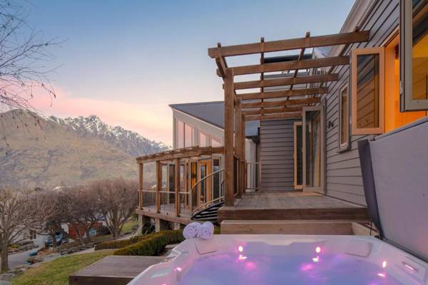 Pinnacle Villa by MajorDomo