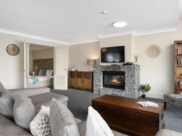 Lakefront at 912 The Beacon 1