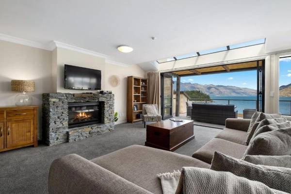 Lakefront at 912 The Beacon 1