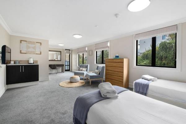 Lakefront at 911 The Beacon Studio