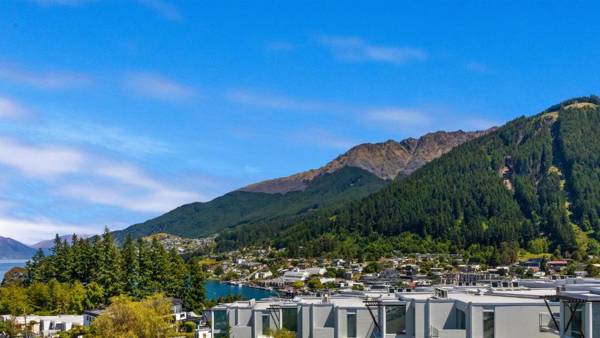 Holiday Inn Express & Suites Queenstown an IHG Hotel