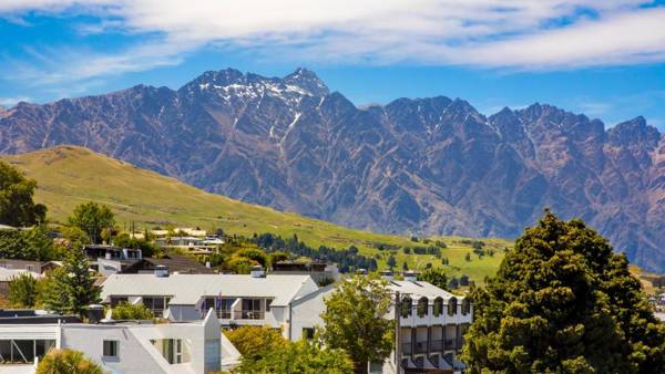 Holiday Inn Express & Suites Queenstown an IHG Hotel