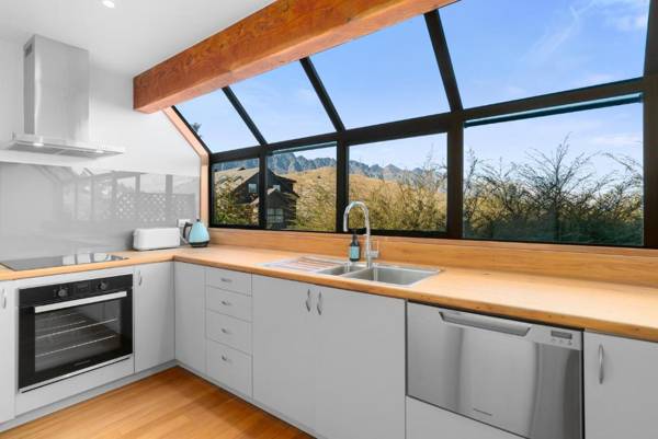 Fantail on Goldleaf - Queenstown Holiday Home