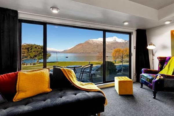 TAHUNA LAKEFRONT LUXURY Central Location