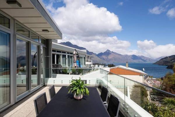 Queenstown Hill 4 Bedroom Villa- Stunning Views!