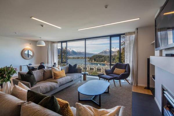 Luxury Lake Views ModernPrivateWalk to town