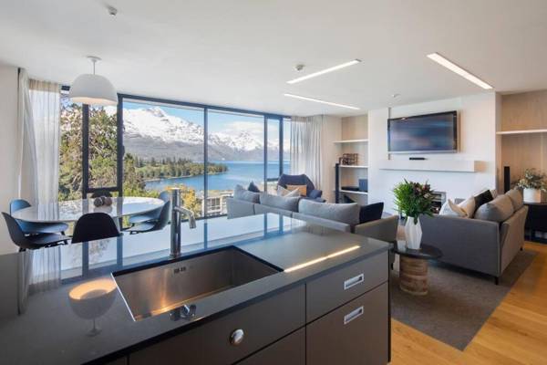 Luxury Lake Views ModernPrivateWalk to town
