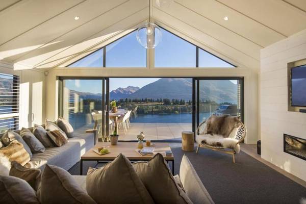 Tihi Luxury Chalet Hot TubLake ViewsWalk To Town