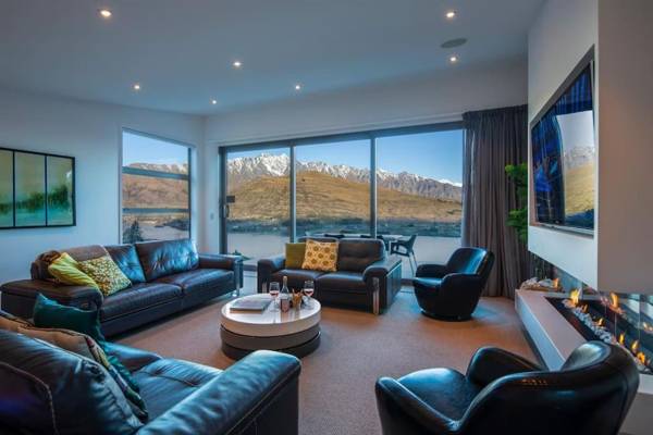 St Lukes Luxury Alpine Dream Home with Hot Tub