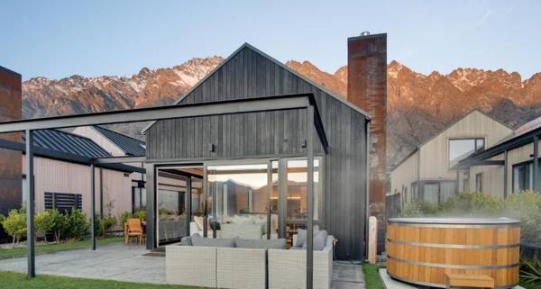 Coneburn Ridge . 5mins to Remarkables . Hot Tub