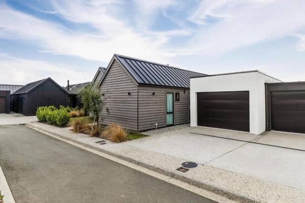 Parerā Point Jacks Point Holiday Home