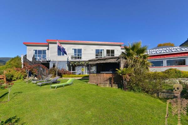 Tombstone Motel Lodge & Backpackers