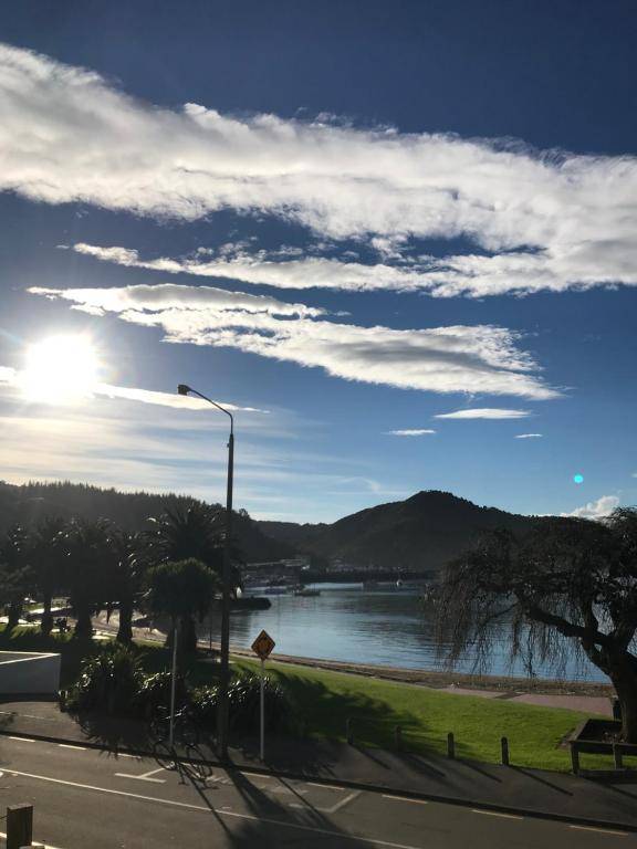 Picton Waterfront Oxley's Luxury Apartment