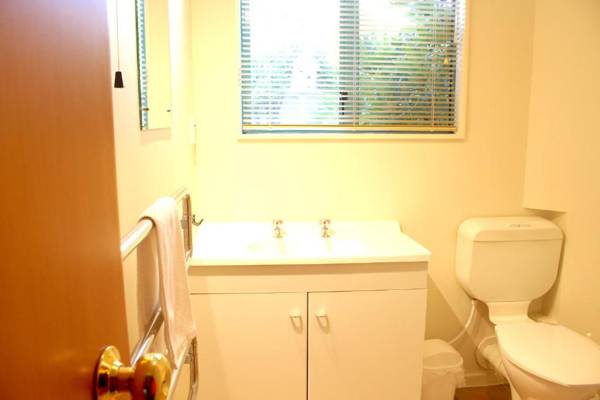 Les Troupes Apartments