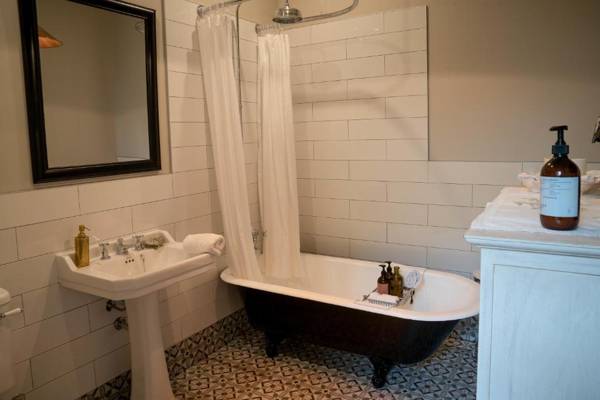 The Villa Akaroa - Akaroa Pet Friendly Holiday Home