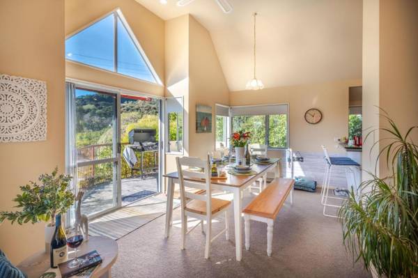 Rose on the Bay - Akaroa Holiday Home