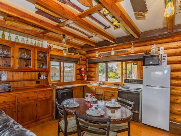 Cosy Warm Log Cabin - Ohakune Holiday Home
