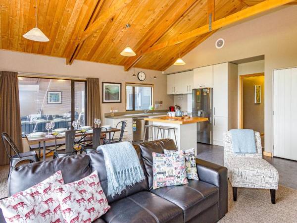 Ski Country Chalet - Ohakune Holiday Home