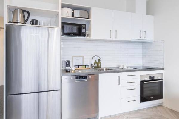 Hidden Lake Hotel & Apartments