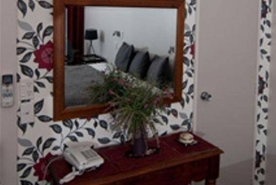 Broadway Motel & Miro Court Villas