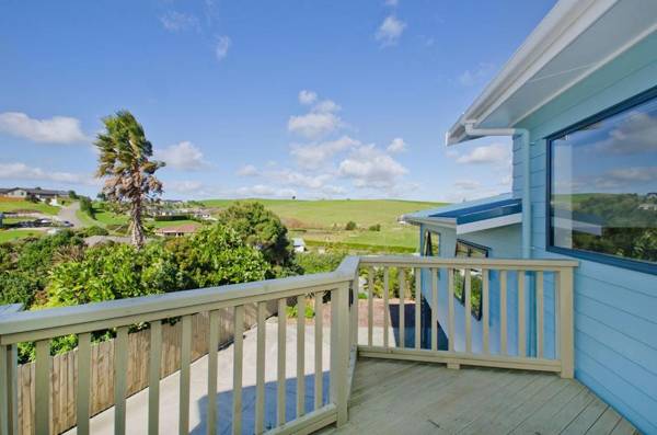 The Blue Cottage with WiFi- Waipu Holiday Home