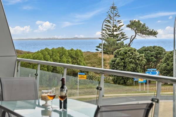 Sunrise Seaviews and BBQs - Papamoa Beach Holiday Apartment