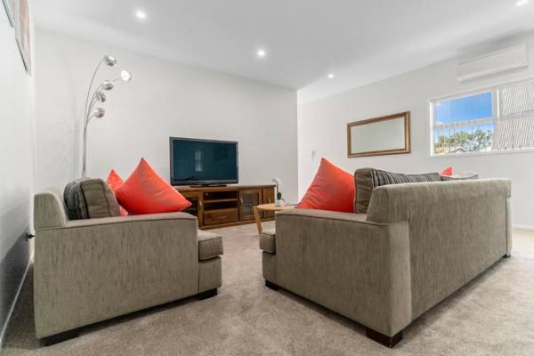 Picturesque Papamoa - Papamoa Holiday Home