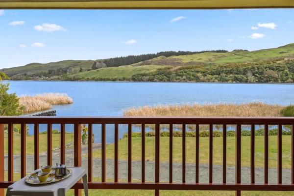 Escape to the Lake - Lake Rotoiti Bach
