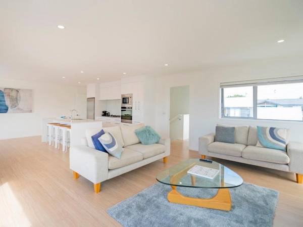 Coastal Pearl - Matarangi Holiday Home