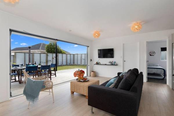 The Sunshine Bungalow - Mangawhai Heads Holiday Home